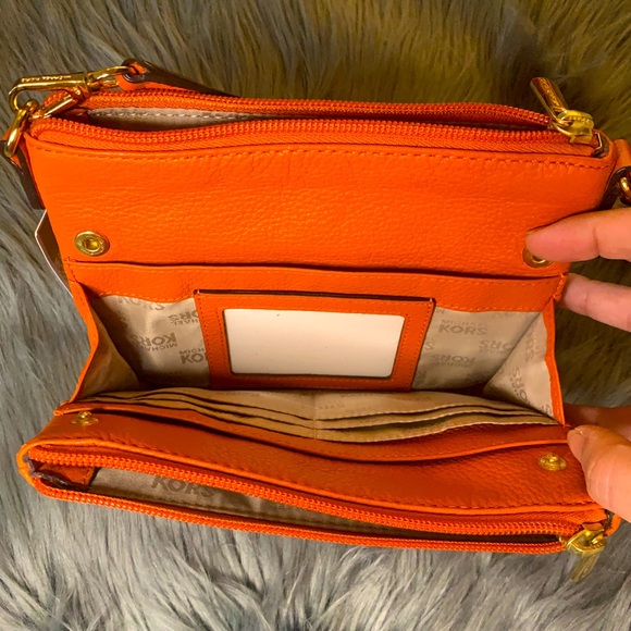 Michael Kors Crossbody Genuine Leather Bag - Picture 4 of 7